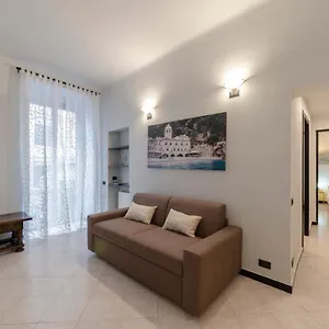 Altido Modern Flat For 6 In The Heart Of Foce Genova